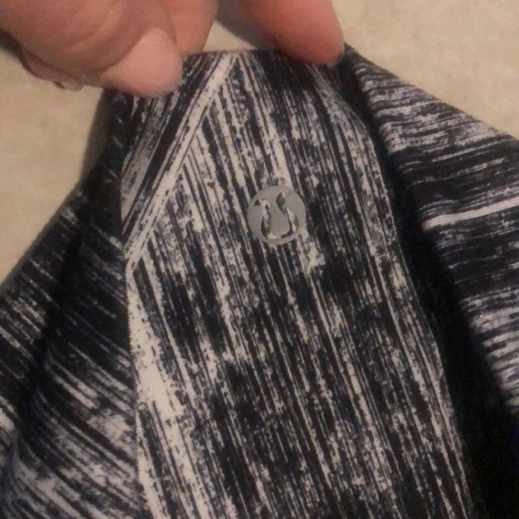 Lululemon high rise leggings Sz 6 - Picture 6 of 6